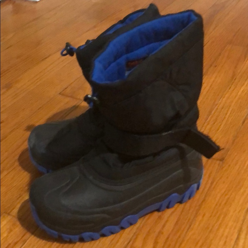 Boys Winter boots size 2